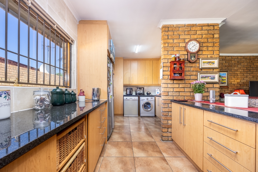 5 Bedroom Property for Sale in Sonstraal Western Cape